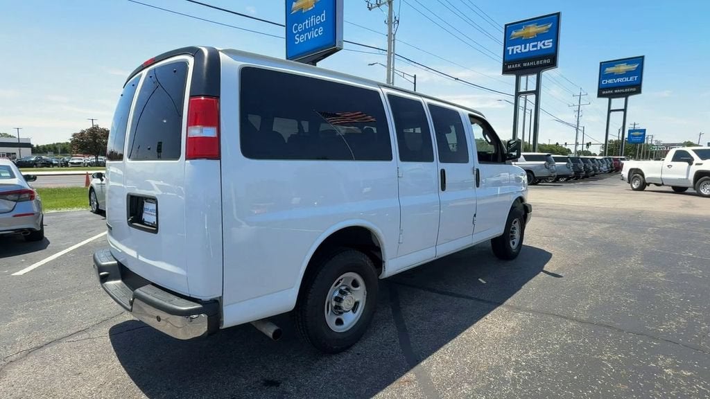 2022 Chevrolet Express Passenger 2500 1LT