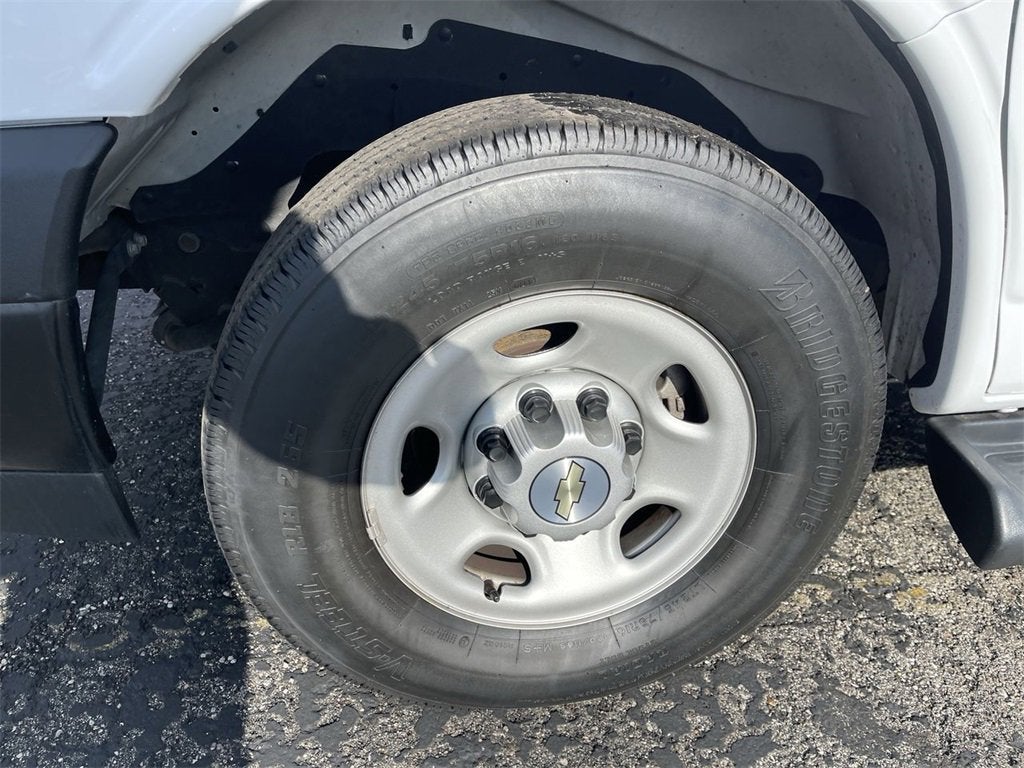 2023 Chevrolet Express Passenger 3500 1LS