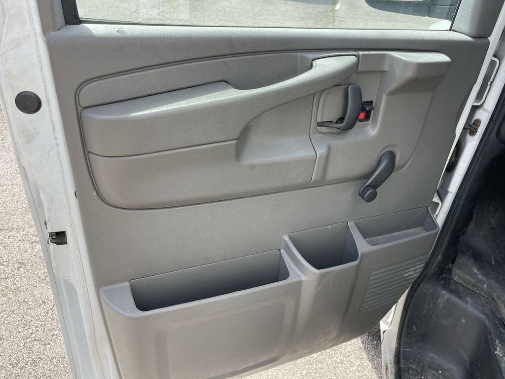 2014 Chevrolet Express Cutaway 3500 3500 Van 139