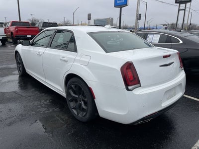 2022 Chrysler 300 Touring L