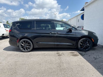 2023 Chrysler Pacifica Touring L AWD