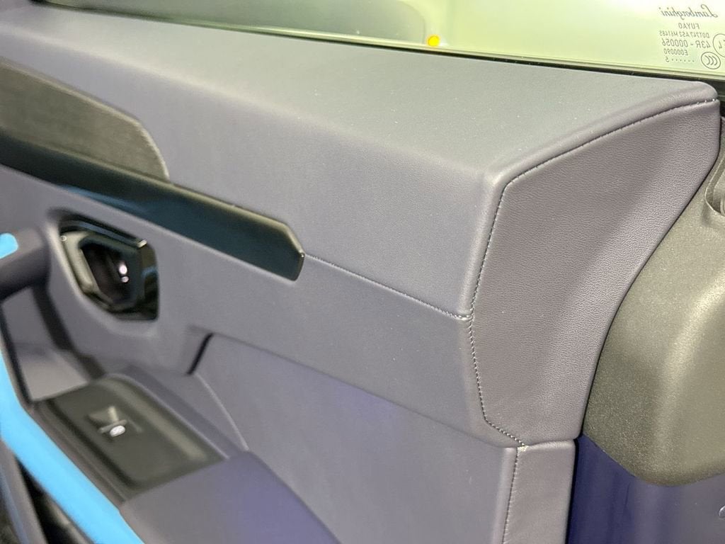 2025 Lamborghini Urus SE