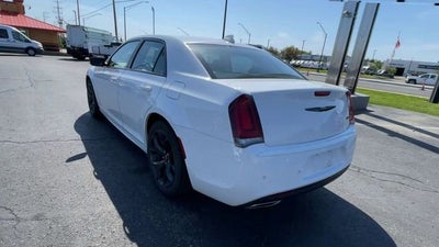 2022 Chrysler 300 Touring L