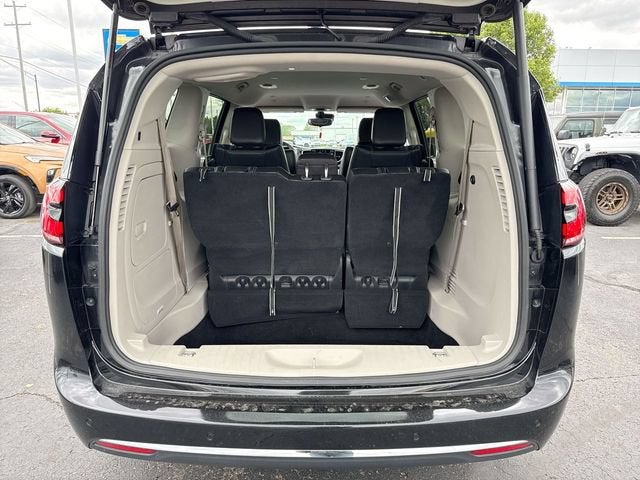 2024 Chrysler Pacifica Hybrid Select