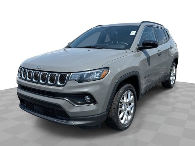 2023 Jeep Compass Latitude Lux 4X4's photo
