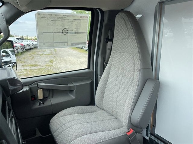 2025 GMC Savana Cutaway 3500 1WT