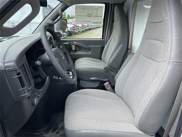 2025 GMC Savana Cutaway 3500 1WT