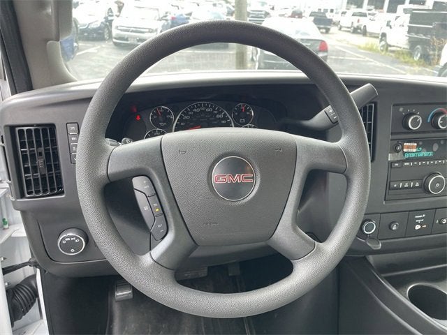 2025 GMC Savana Cutaway 3500 1WT