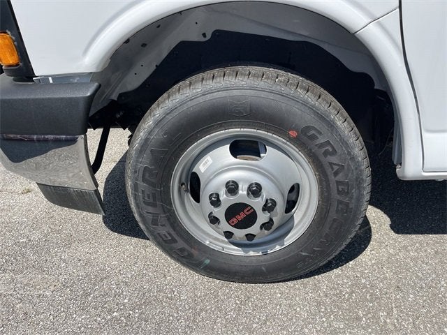 2025 GMC Savana Cutaway 3500 1WT