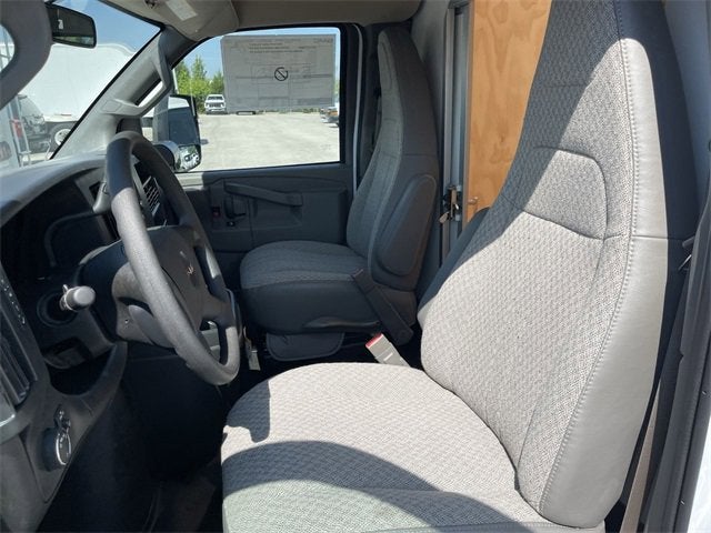 2025 GMC Savana Cutaway 3500 1WT