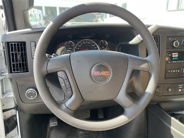 2025 GMC Savana Cutaway 3500 1WT